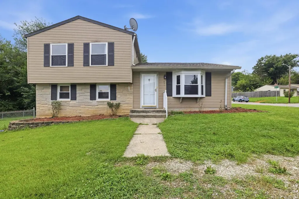831 W Briarcliff Drive, Bloomington