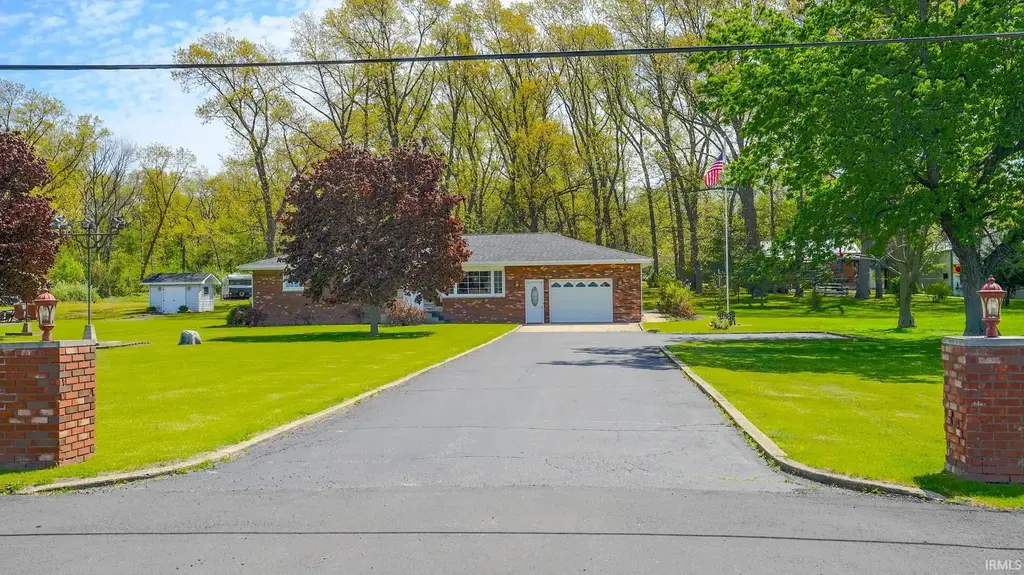 4320 S 350 W, North Judson
