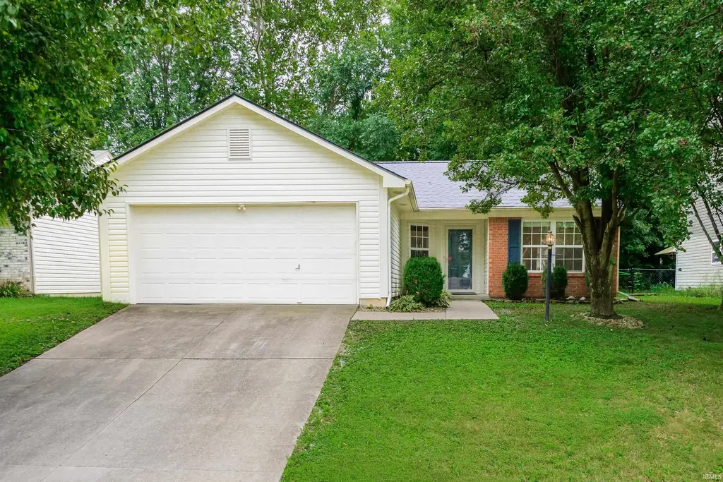 1529 W Edinburgh Bend, Bloomington