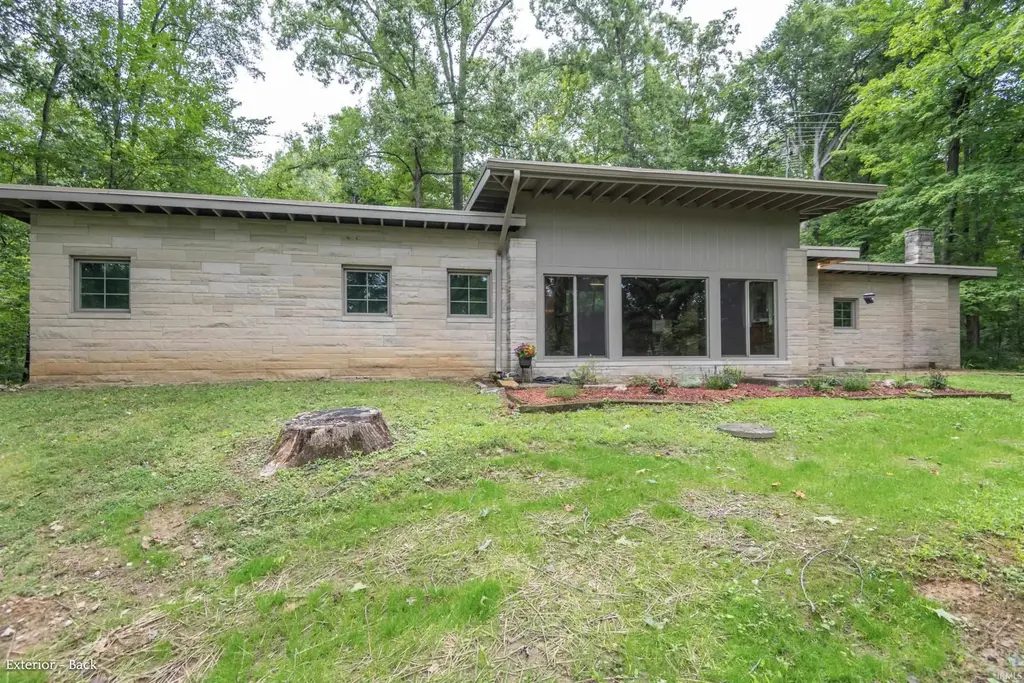321 W Sylvan Lane, Bloomington