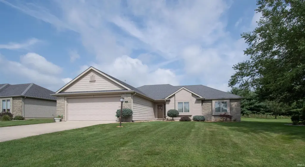 315 Laurelwood Lane, Kendallville