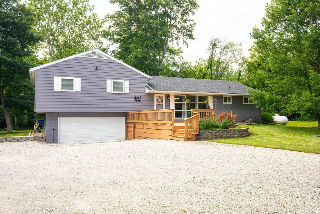 11866 N 300 E, Roanoke