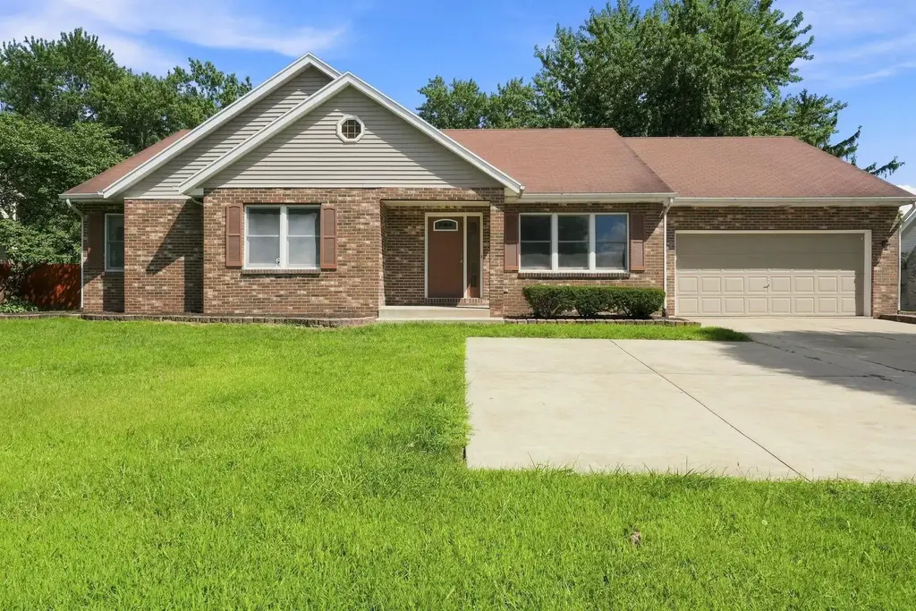 402 N Constitution Avenue, Goshen