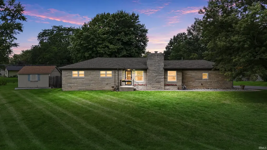 6226 E Hills Road, Fort Wayne