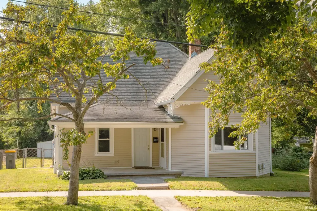 915 N Jackson Street, Bloomington