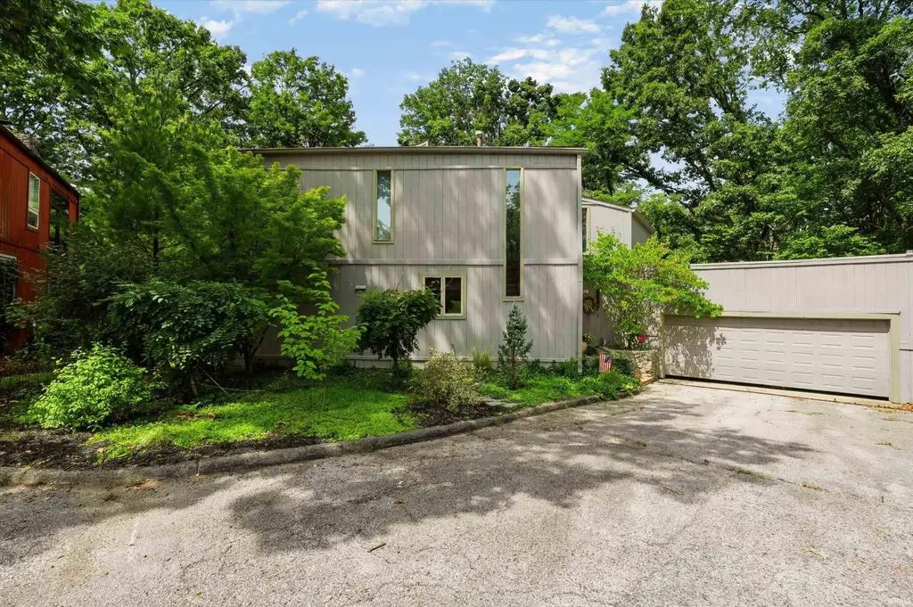 2812 W Fawkesway Drive, Bloomington