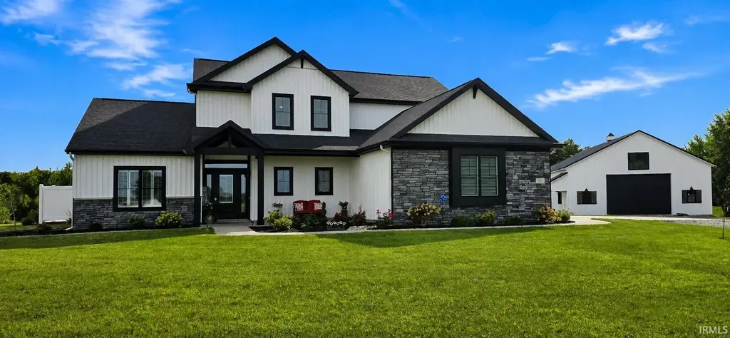 1163 E 600 N Road, Columbia City