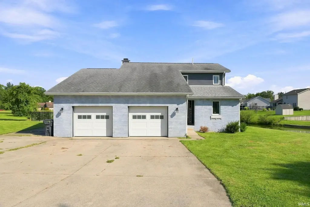 4 Lakeview Court, Hartford City