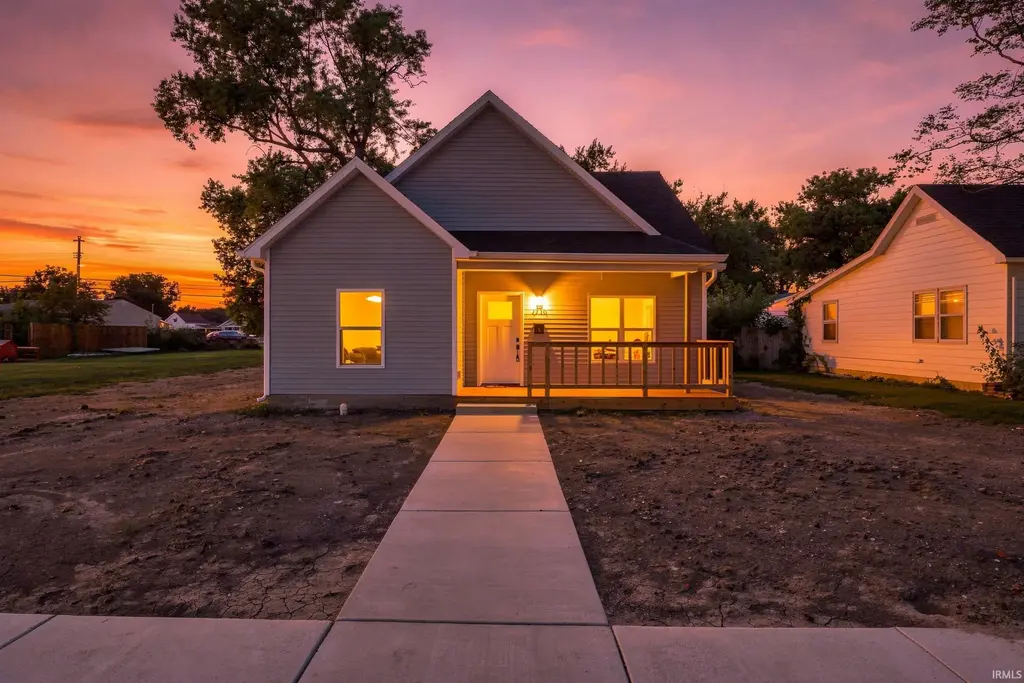2710 N B Street, Elwood