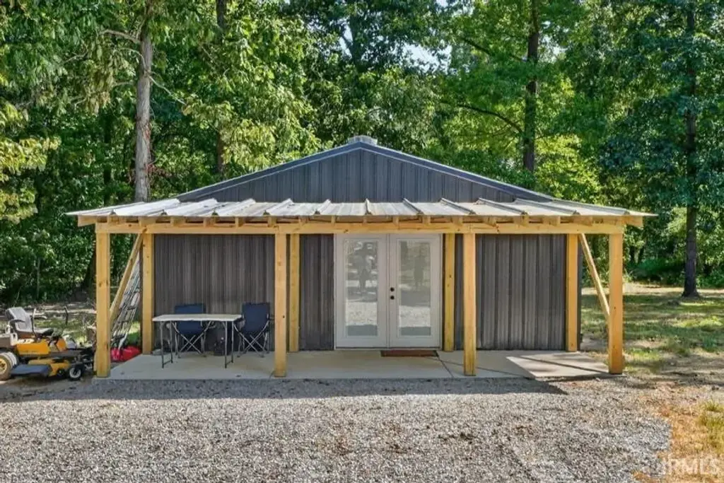 9504 S Raben Road, Mount Vernon