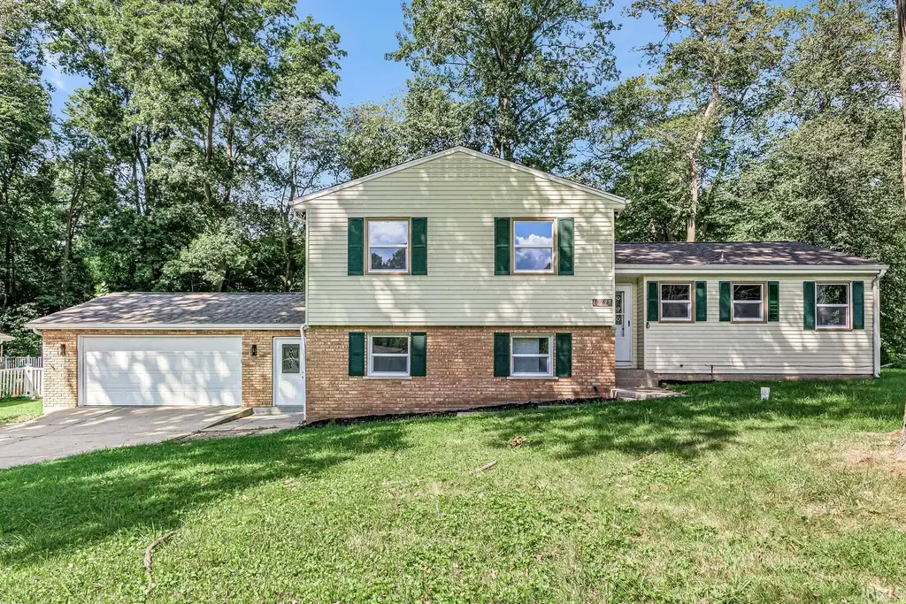60195 Emerald Drive, South Bend