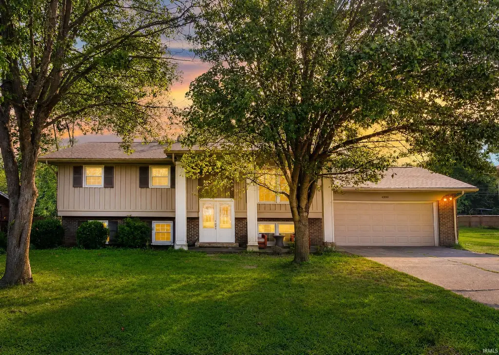 4300 Pine Drive, Newburgh