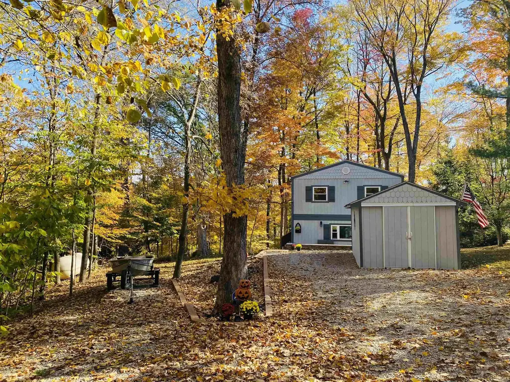 8031 Center Lake Road, Nineveh