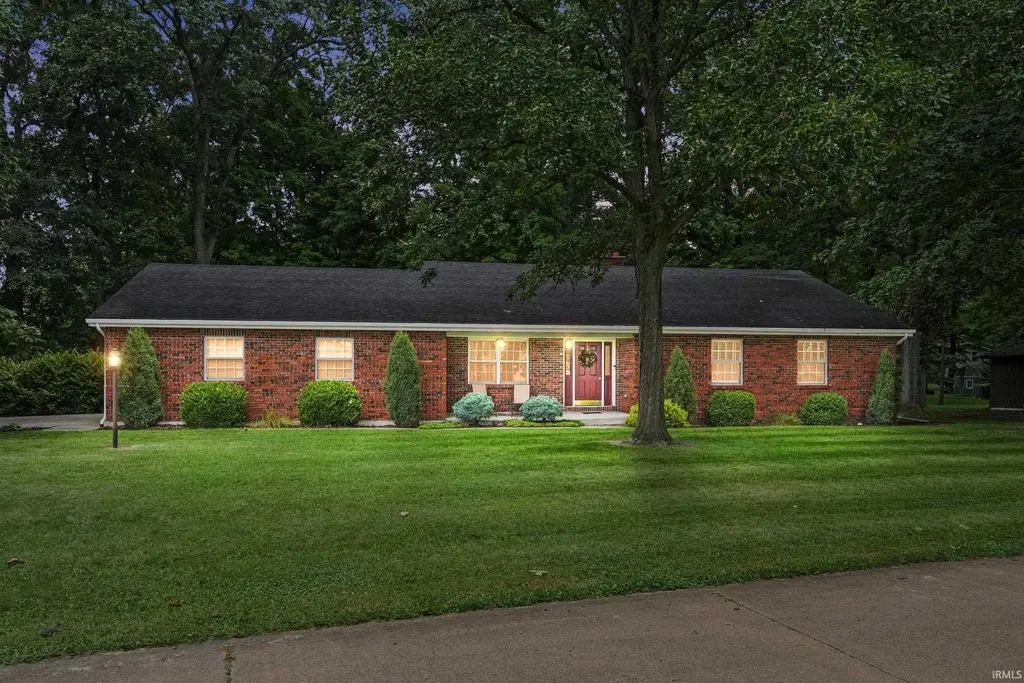 301 Oakwood Drive, Albion