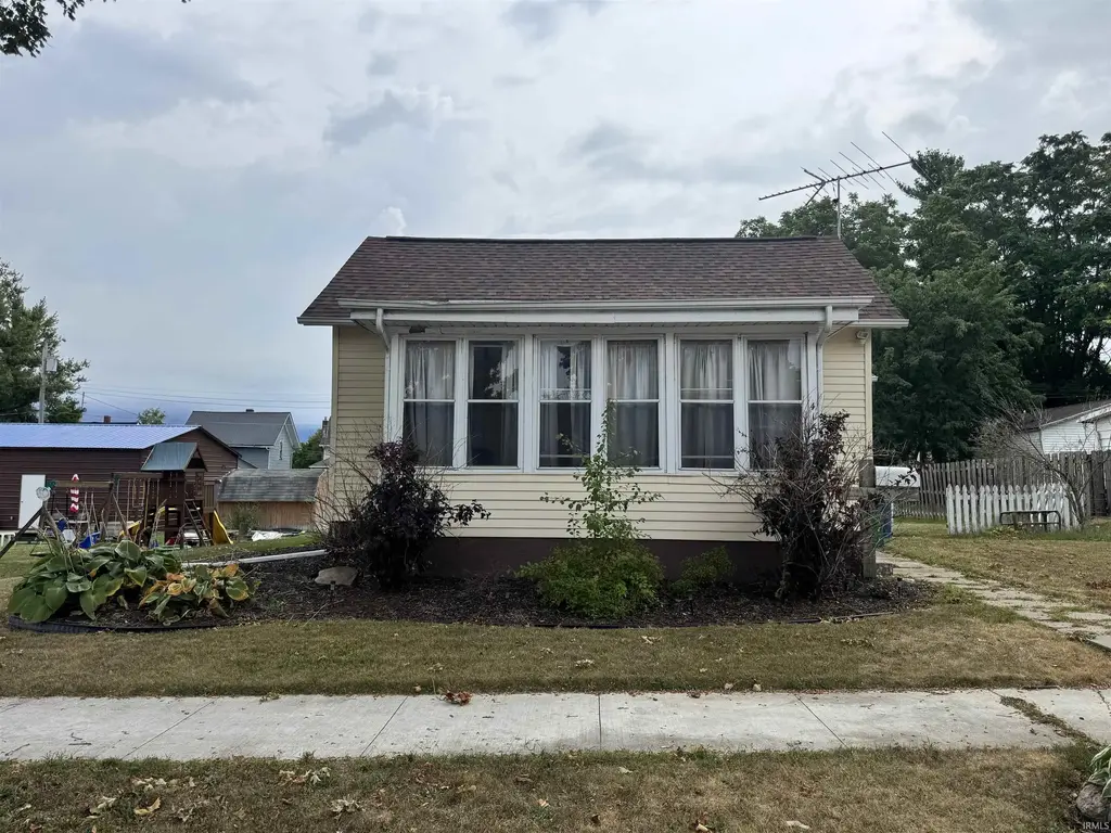 416 N West Street, Angola