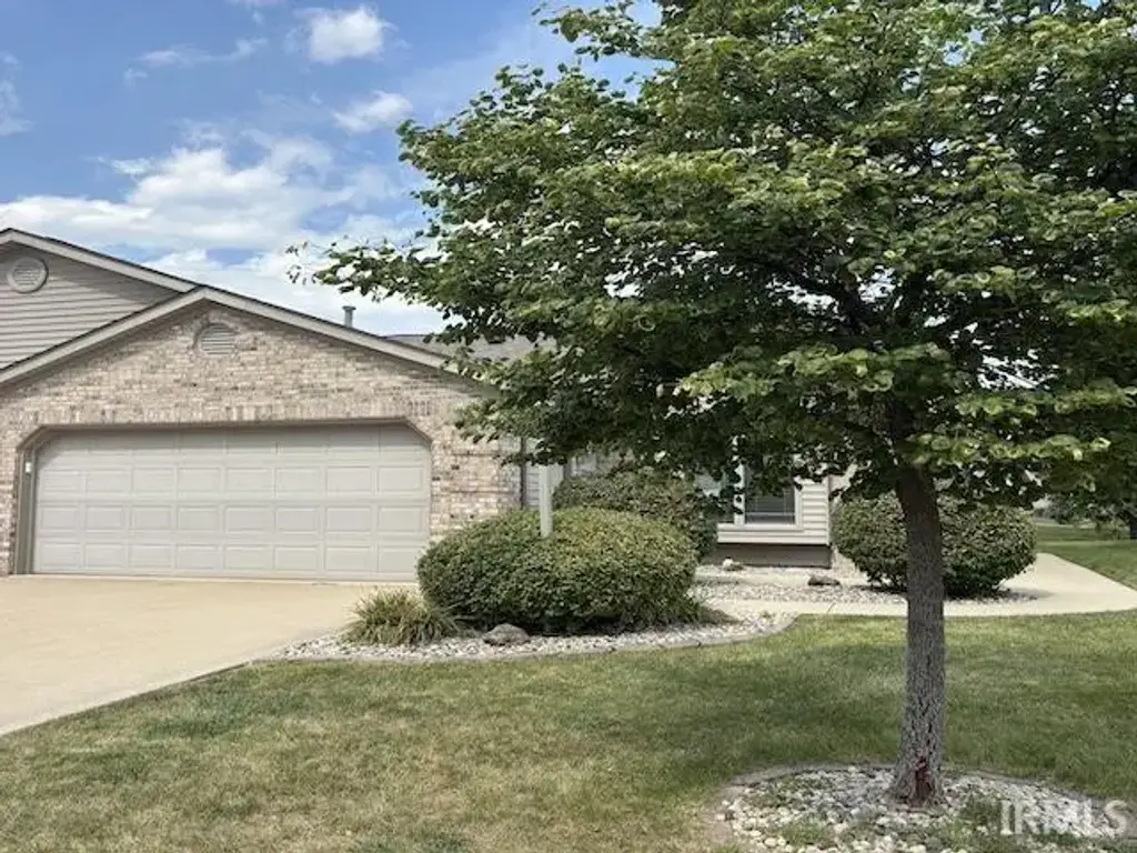 422 Kings Crossing, Huntington