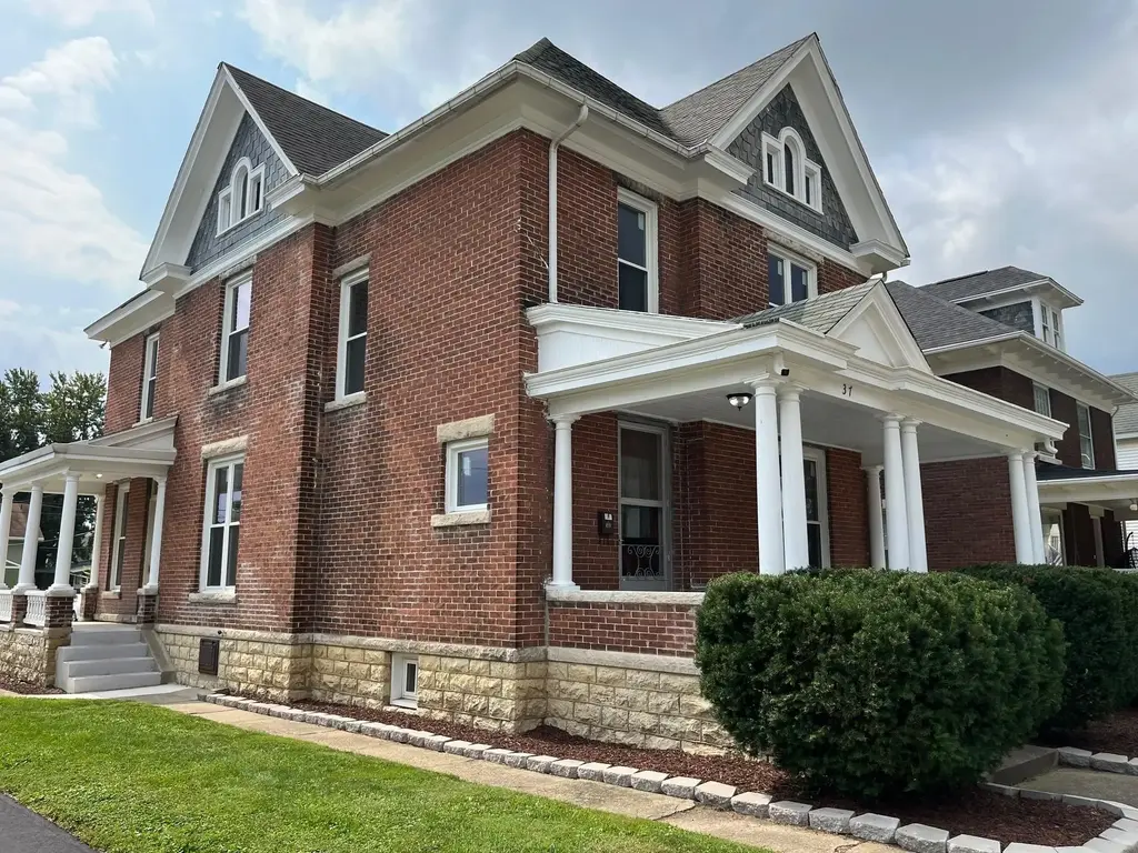 37 W Taylor Street, Huntington