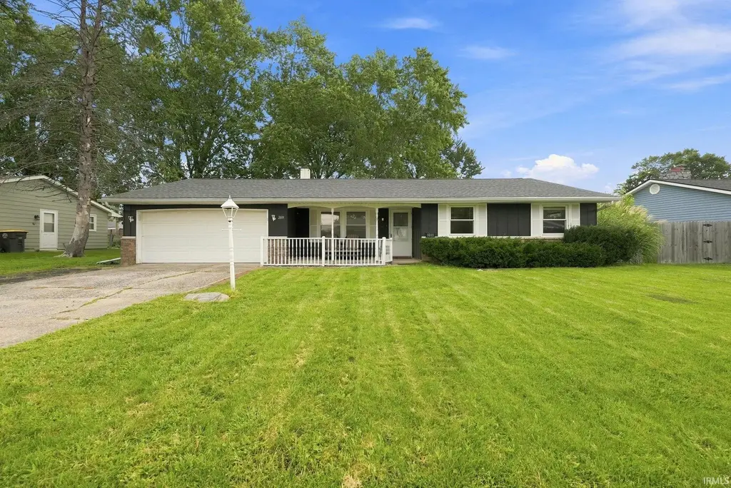 2614 Forest Valley Drive, Fort Wayne