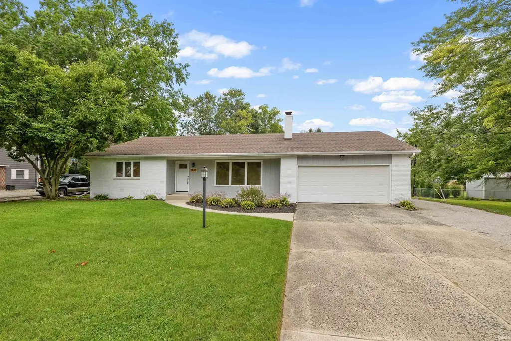 3845 Buesching Drive, Fort Wayne