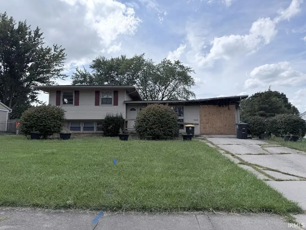 6119 Yellowstone Drive, Fort Wayne