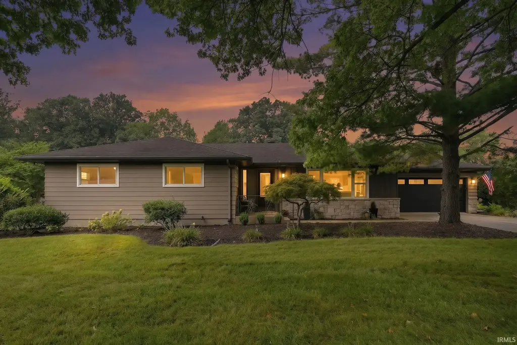 6216 W Hills Road, Fort Wayne