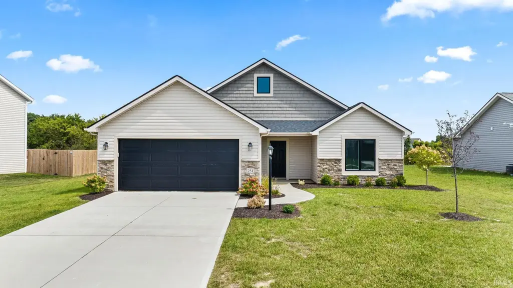 251 W Longfellow Boulevard, Columbia City