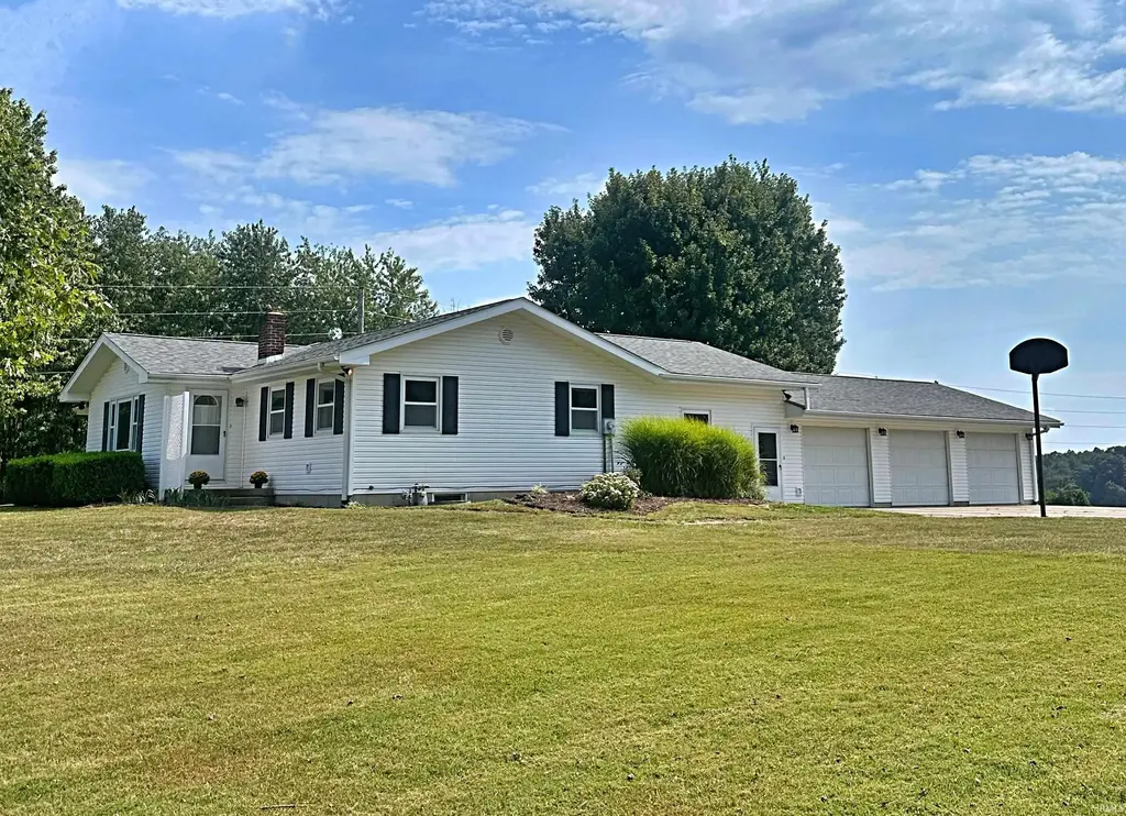 10112 Us Highway 231, Loogootee