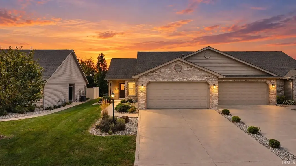 457 Kings Crossing, Huntington