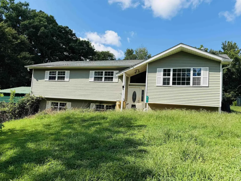 942 Sunny Acres Drive, Bedford