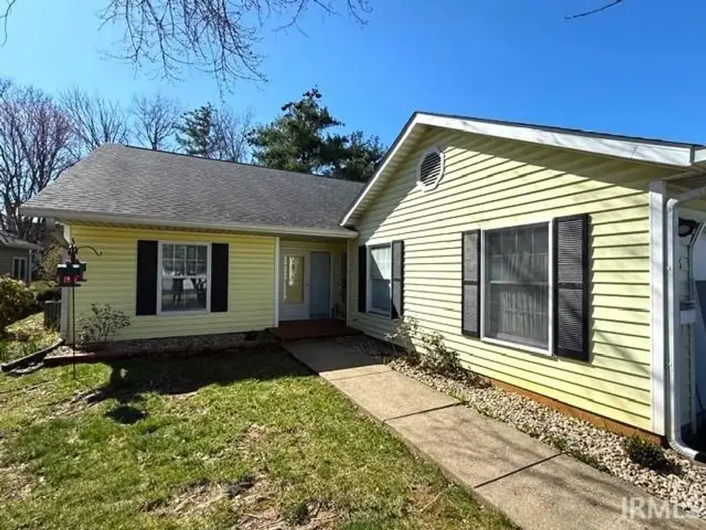 706 E Pepperridge Drive, Bloomington
