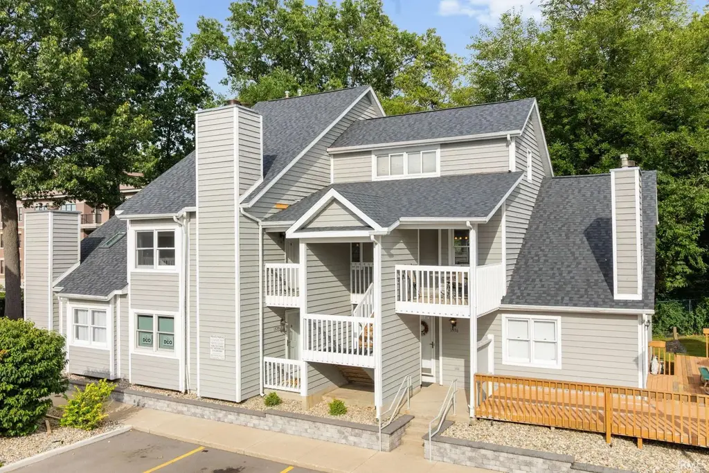 1534 N Oak Hill Drive, South Bend