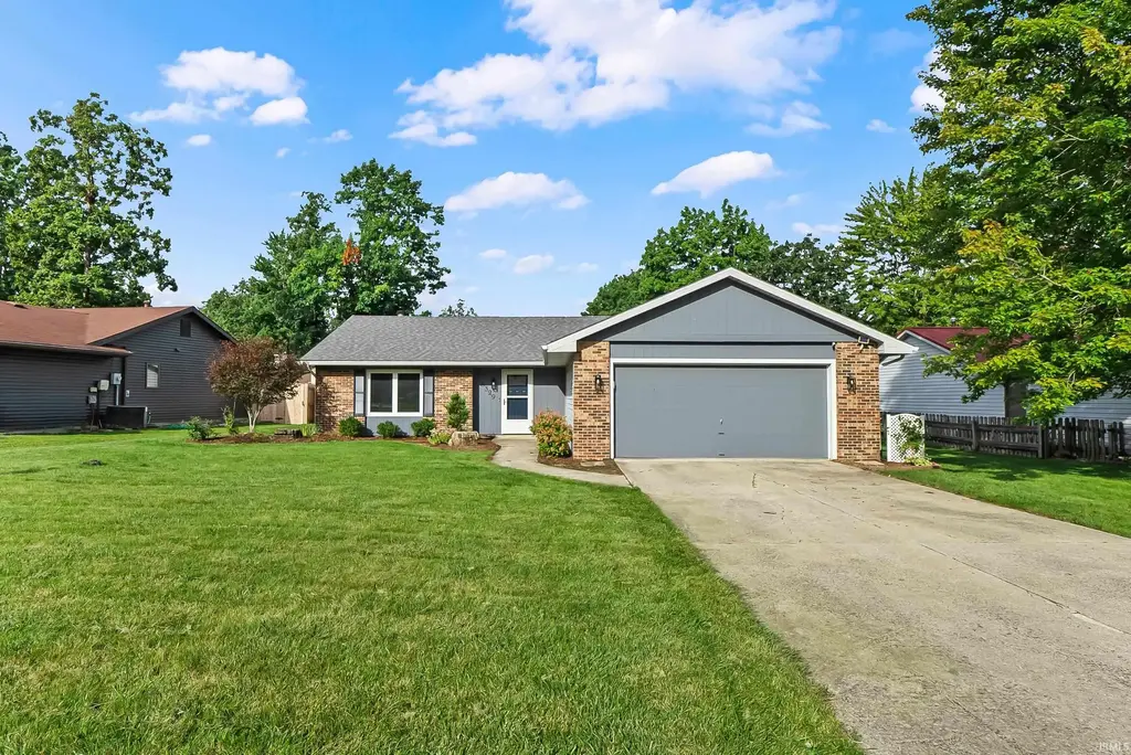 6329 Kiwanis Drive, Fort Wayne