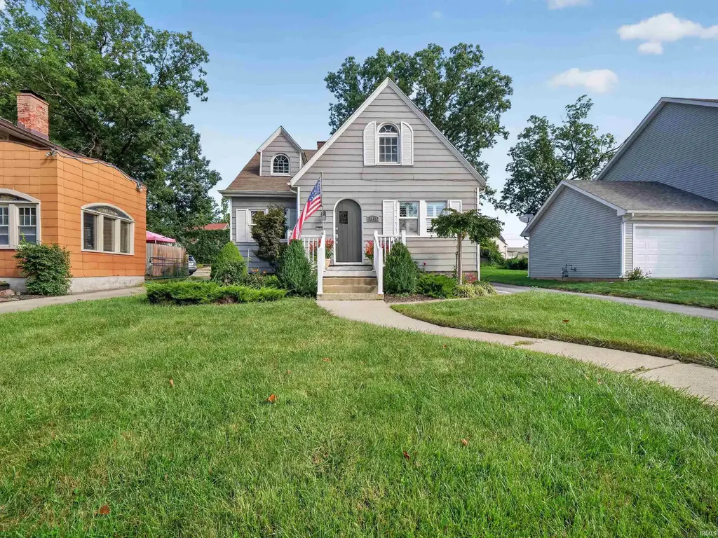 2013 Curdes Avenue, Fort Wayne