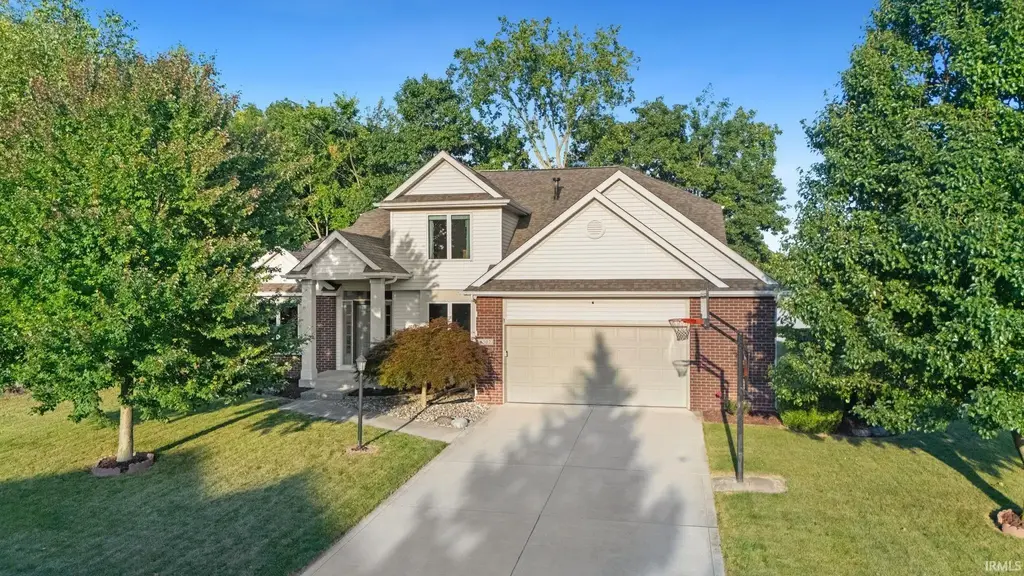 6302 Treasure Cove, Fort Wayne