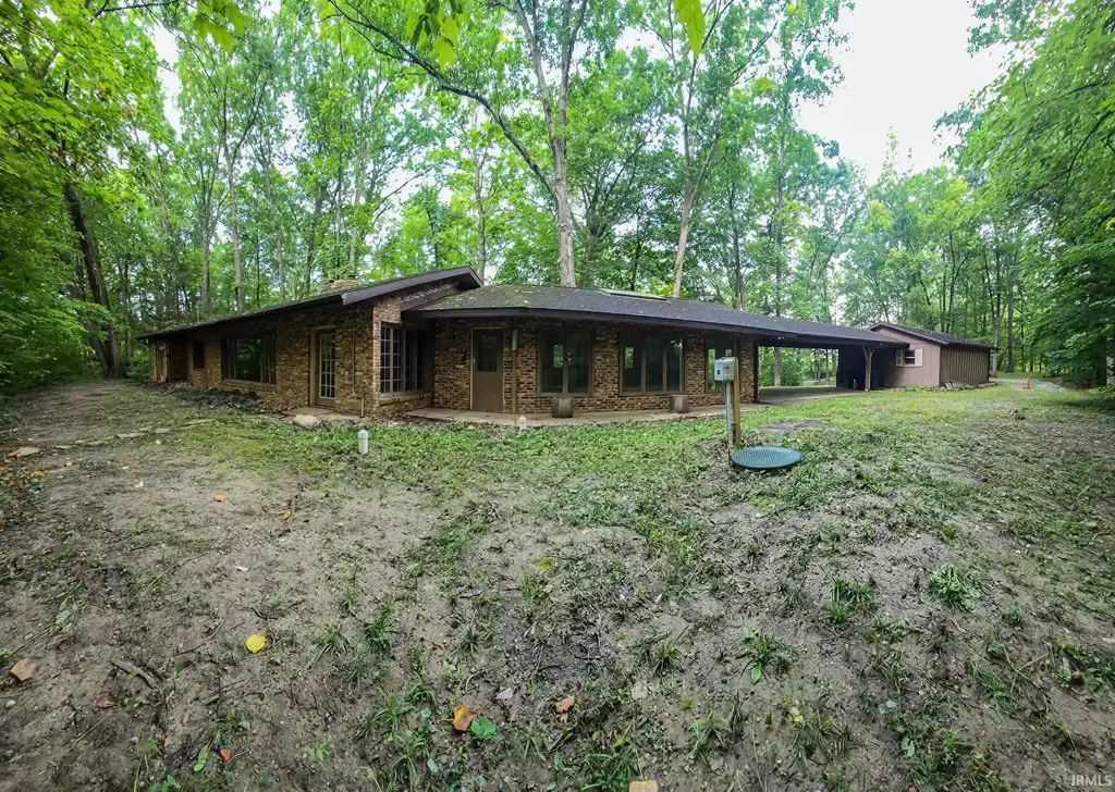 13326 Hardisty Road, Fort Wayne