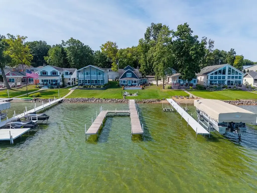 640 Lane 440 Lake James, Angola