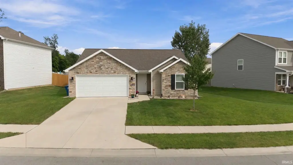 2302 Plateau Pointe, Fort Wayne
