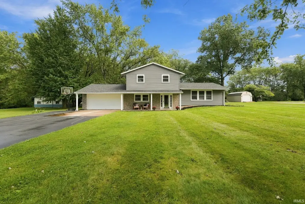 3333 N Rangeline Road, Huntington