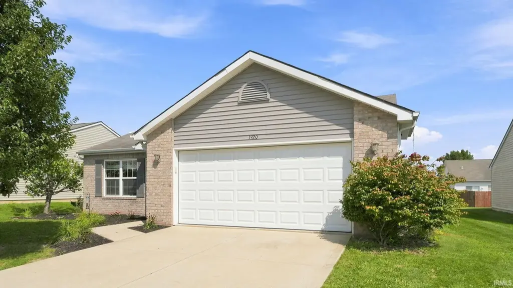 1920 Black Bear Drive, Fort Wayne