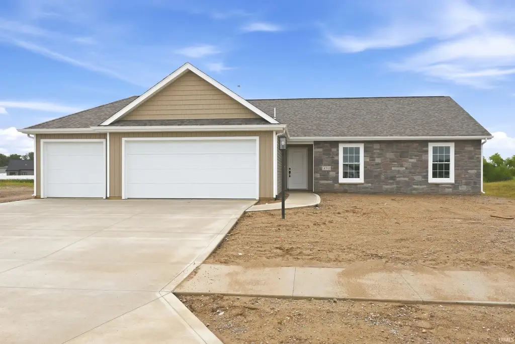 4911 Silverstone Passage, Fort Wayne
