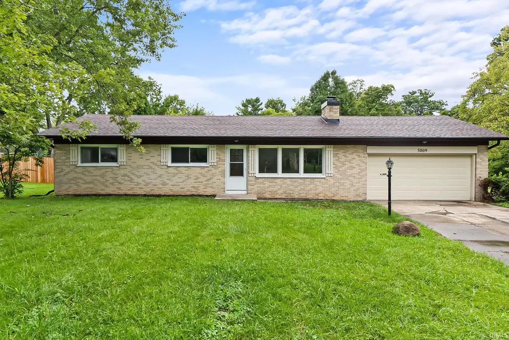 5009 Woodford Drive, Fort Wayne