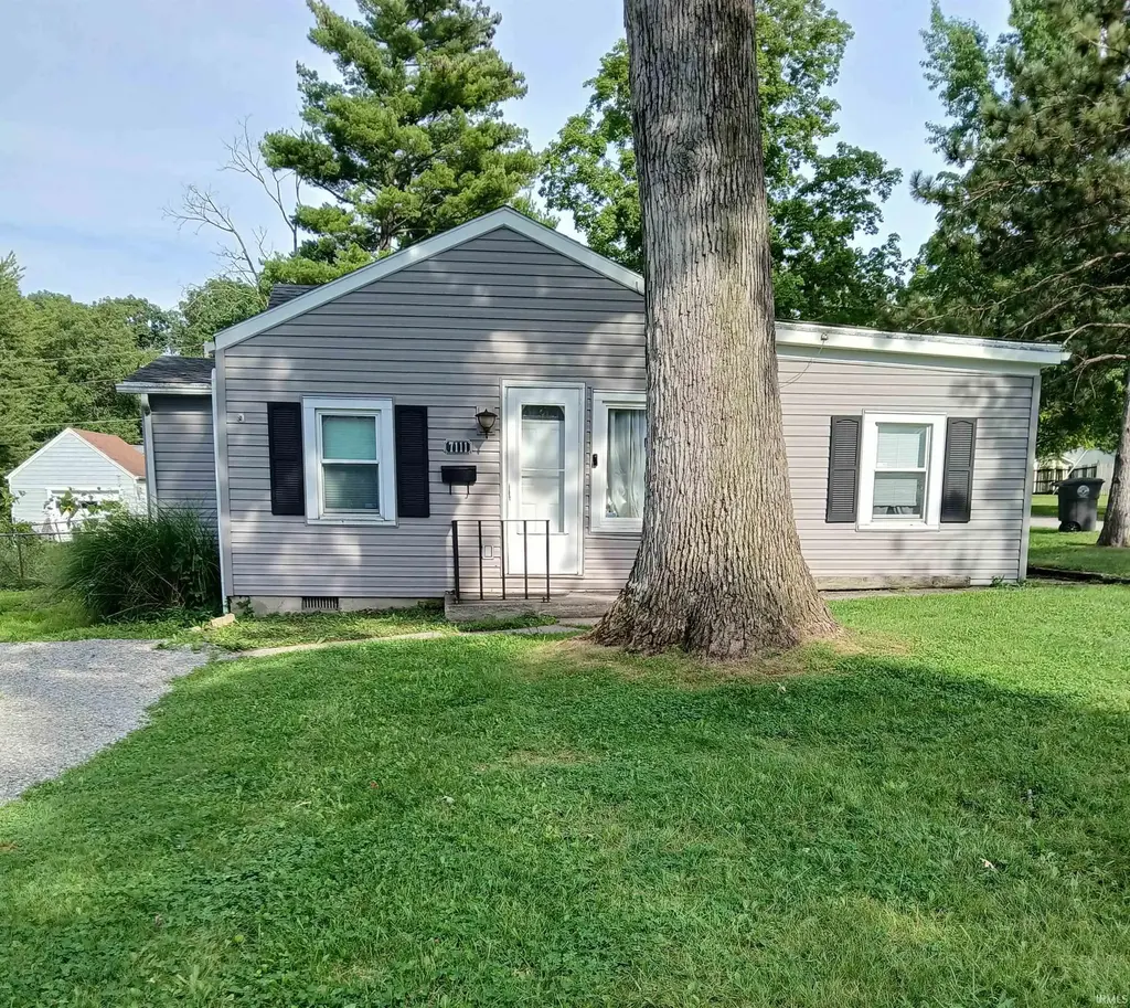 7111 Bradbury Avenue, Fort Wayne