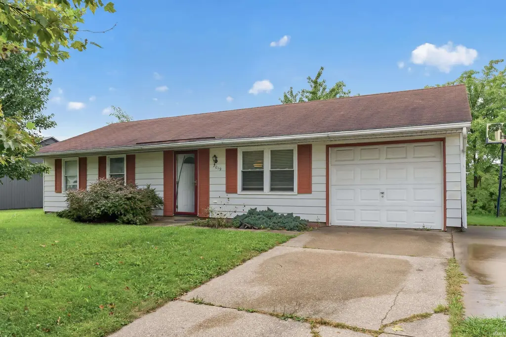 7019 Strawberry Drive, Fort Wayne
