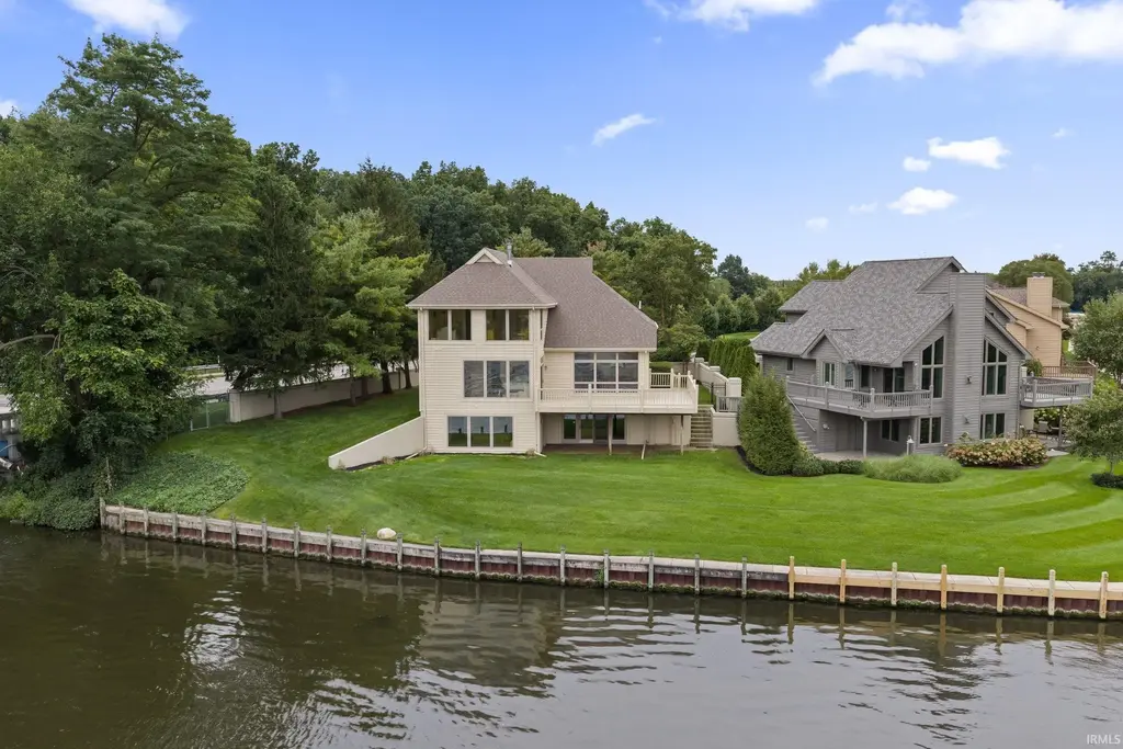 817 Bittersweet Cove Drive, Mishawaka