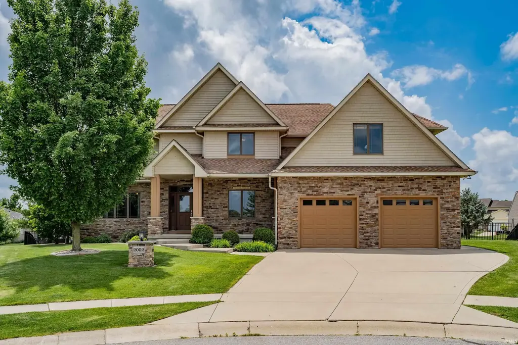 2002 Falcon Ridge Court, Fort Wayne