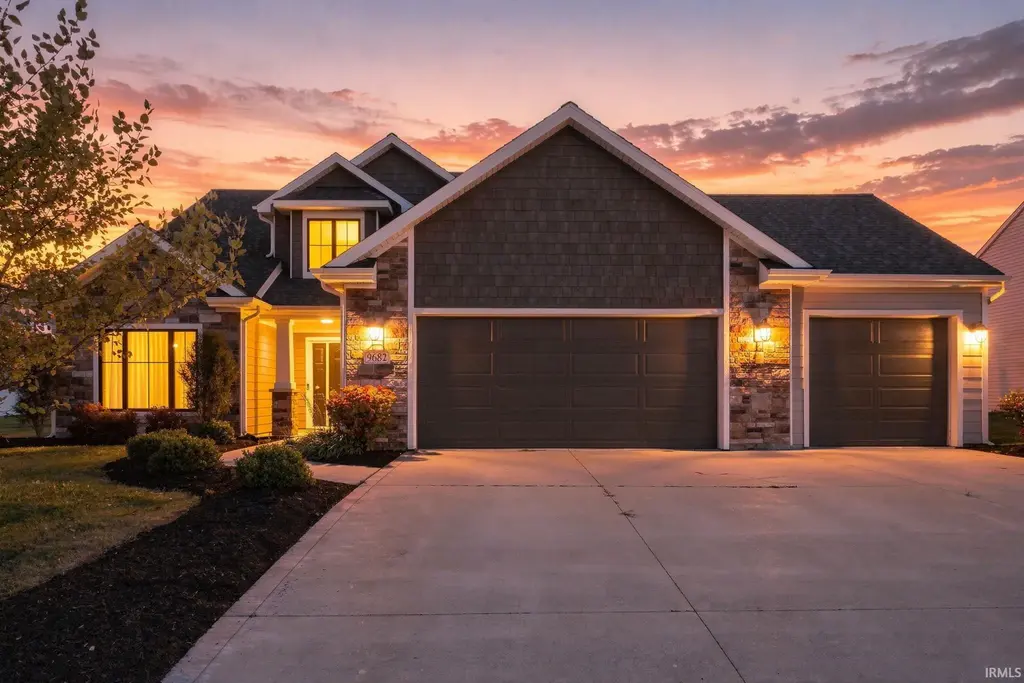 9682 Banbury Trail, Fort Wayne