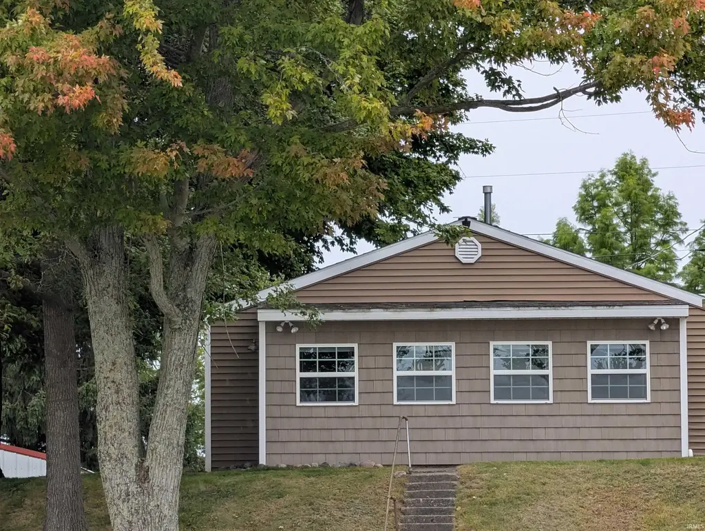 5845 S 455 E, Wolcottville