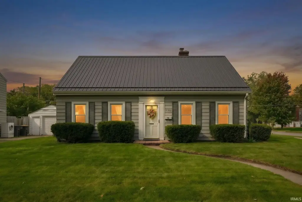 2302 Wawonaissa Trail, Fort Wayne