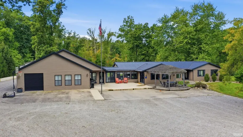 8801 Frazier Drive, Fort Wayne