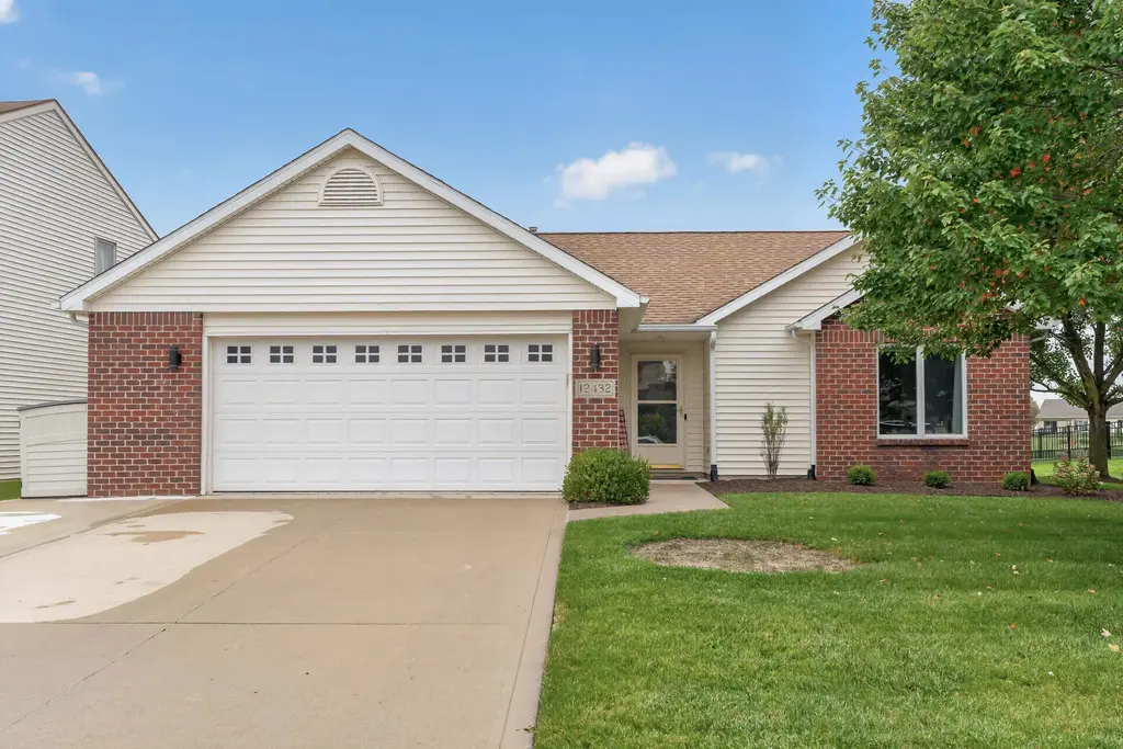 12432 Wandering Way, Fort Wayne